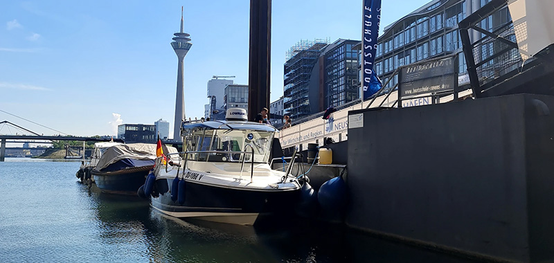Direkt zum Bereich "SBF Binnen" Düsseldorf Hafen